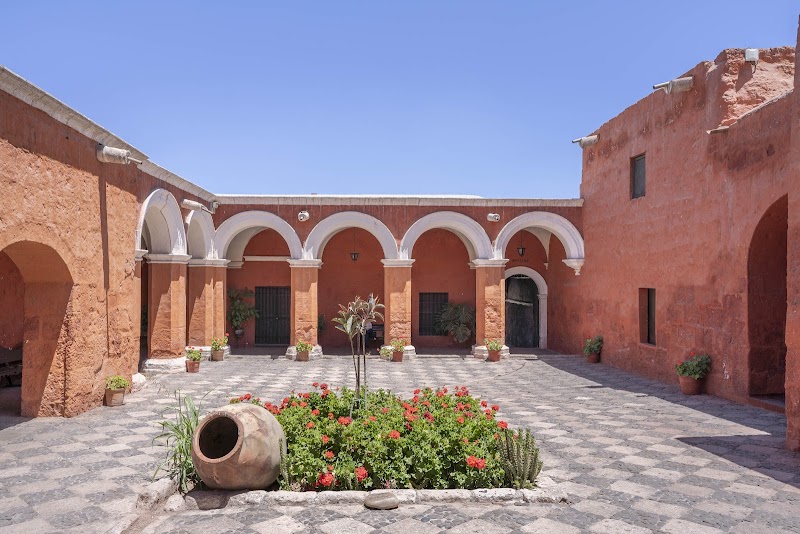 Explore the Monasterio de Santa Catalina - Arequipa - Peru - booked ai