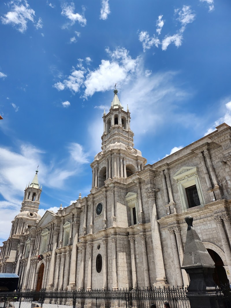Stroll around the Plaza de Armas and visit the Arequipa Cathedral - Arequipa - Peru - booked ai