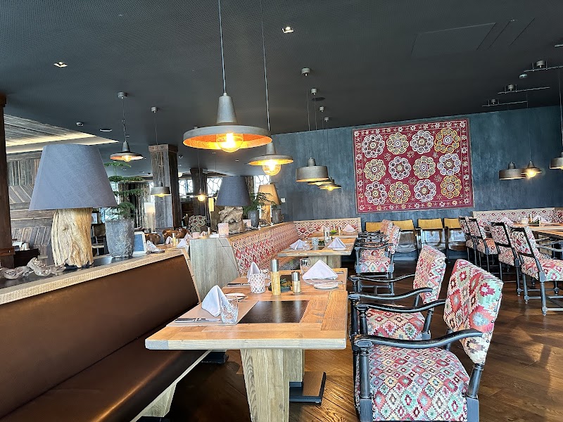 Twist - Arosa - Switzerland - booked ai