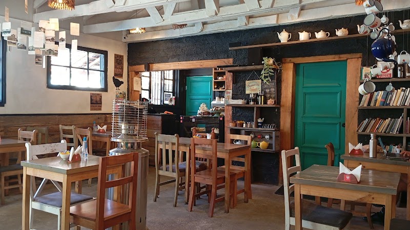 Cafe de Mayo - Coyhaique - Chile - booked ai