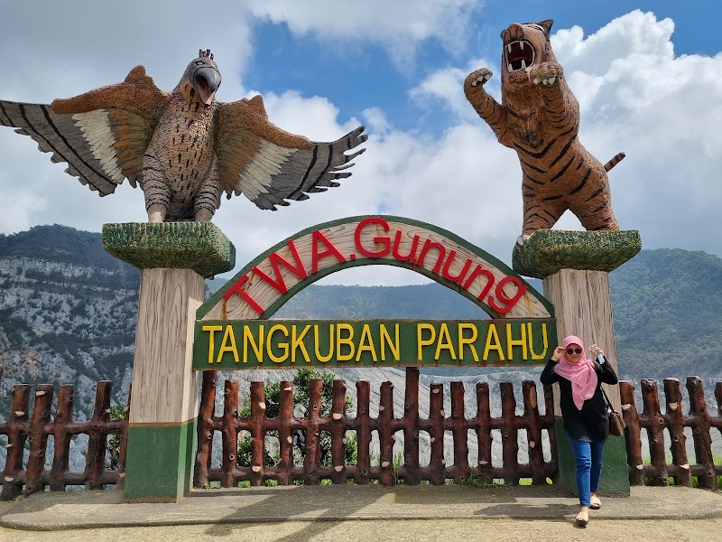 Tangkuban Perahu Volcano - Lembang - Indonesia - booked ai