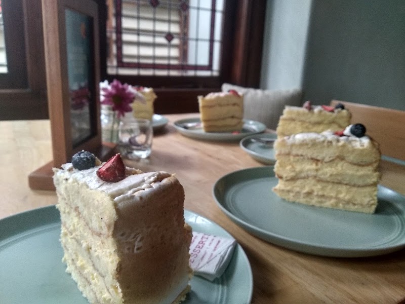 Hummingbird Eatery - Bandung - Indonesia - booked ai