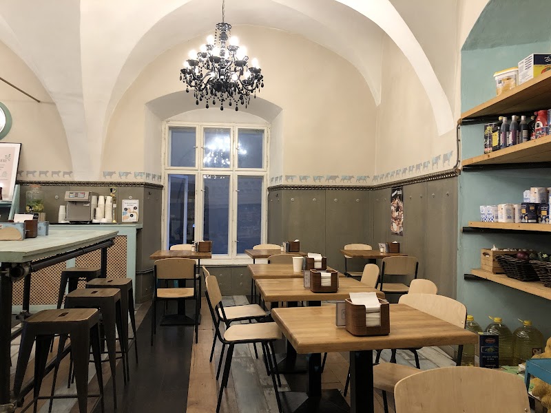 Tiffany Favorite Food - Banská Bystrica - Slovakia - booked ai