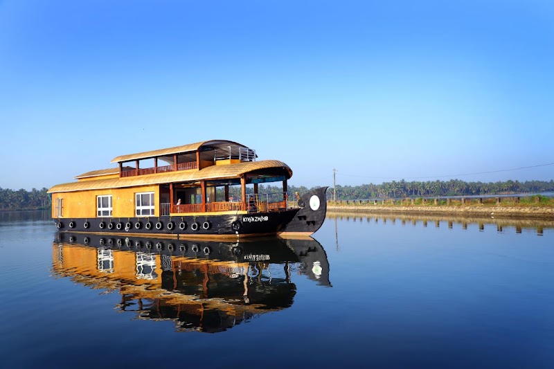 Take a Houseboat Cruise on the Valiyaparamba Backwaters - Thrikaripur - India - booked ai