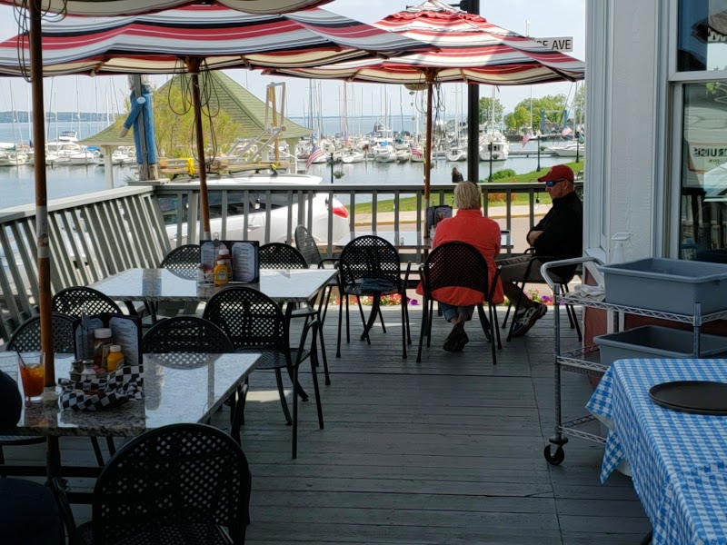 Pier Plaza Restaurant & Pickled Herring Lounge - Bayfield - USA - booked ai
