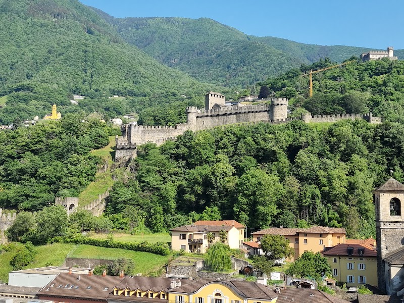 Visit the Three Castles of Bellinzona - Bellinzona - Switzerland - booked ai