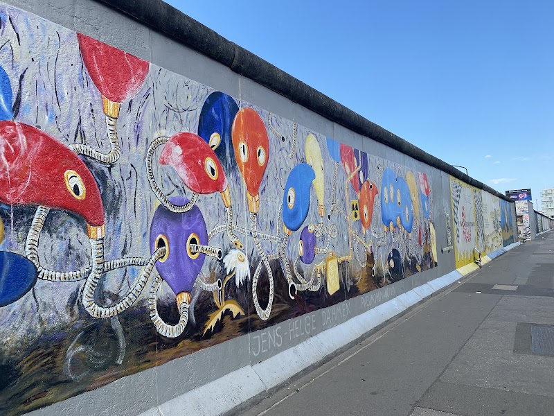 Explore the Berlin Wall Memorial and East Side Gallery - Berlin - Germany - booked ai