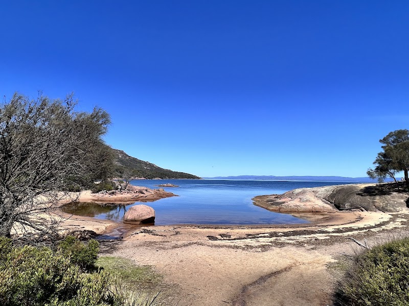 Honeymoon Bay - Freycinet - Australia - booked ai
