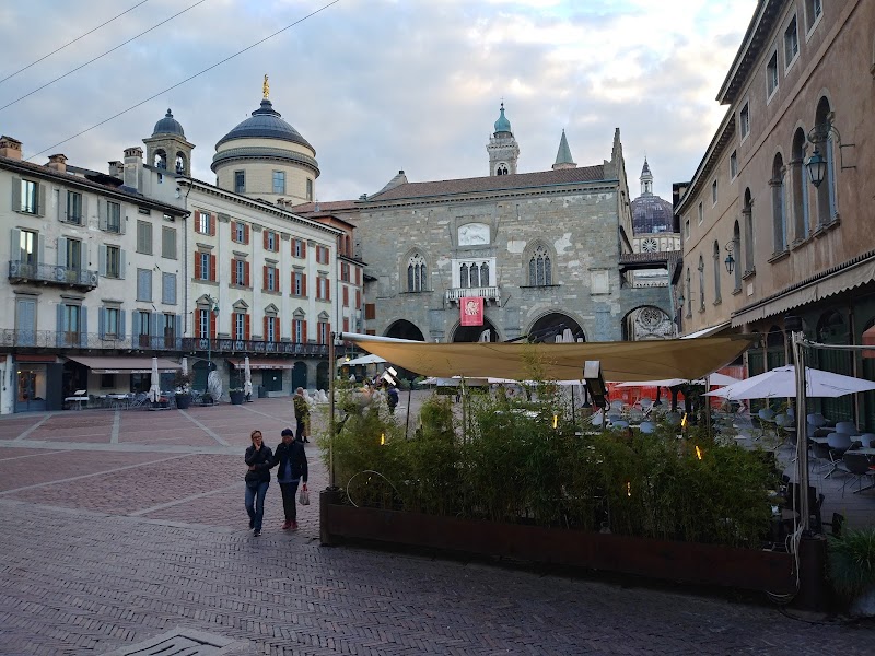 Piazza Vecchia - Bergamo - Italy - booked ai