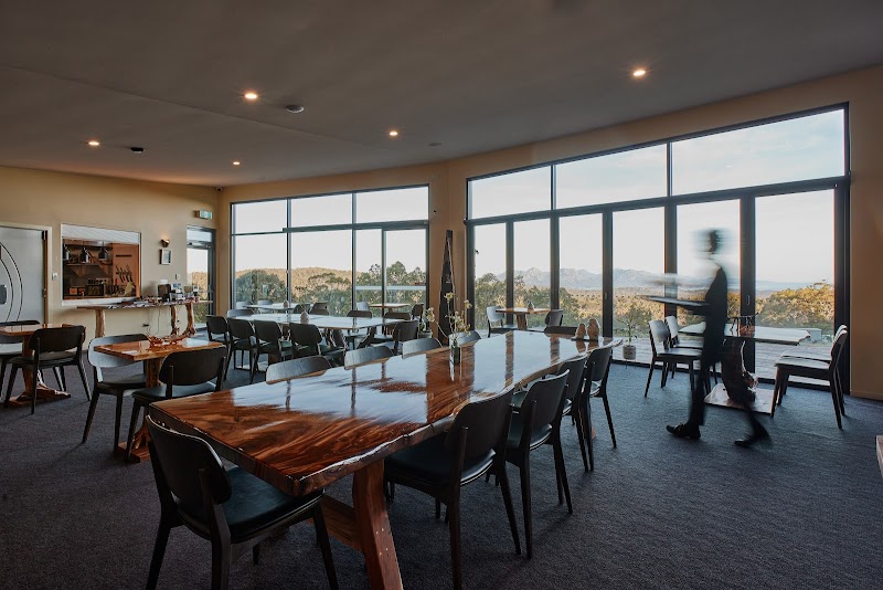 Mount Paul Lounge - Coles Bay - Australia - booked ai