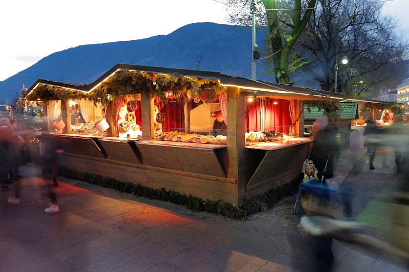 Visit the Bolzano Christmas Market (Mercatino di Natale) - Merano - Italy - booked ai
