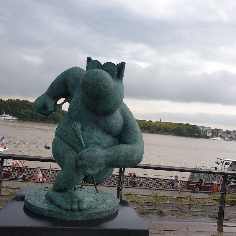 Place de la Bourse & Water Mirror - Bordeaux - France - booked ai