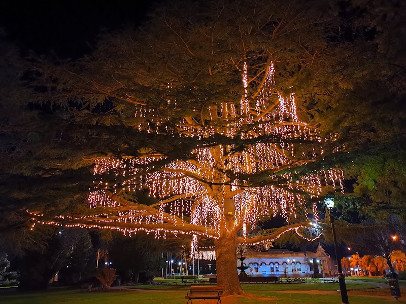 Victory Memorial Gardens - Wagga Wagga - Australia - booked ai