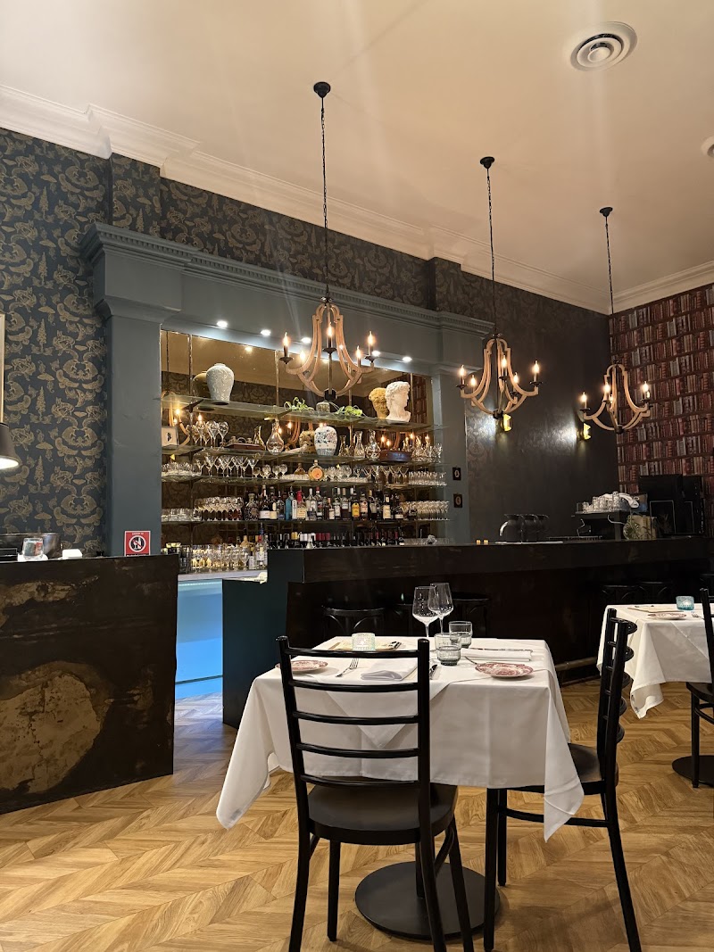 Mr Collins of Leura - Leura - Australia - booked ai