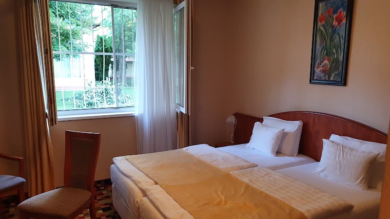 Garden Hotel Lospiti Kft Szolnok - Szolnok - Hungary - booked ai