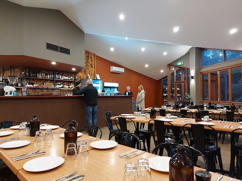 Flame Brothers Cafe Restaurant Bar - Halls Gap - Australia - booked ai