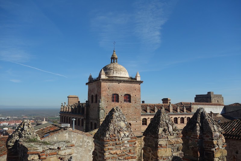 Walk the City Walls and Towers - Cáceres - Spain - booked ai