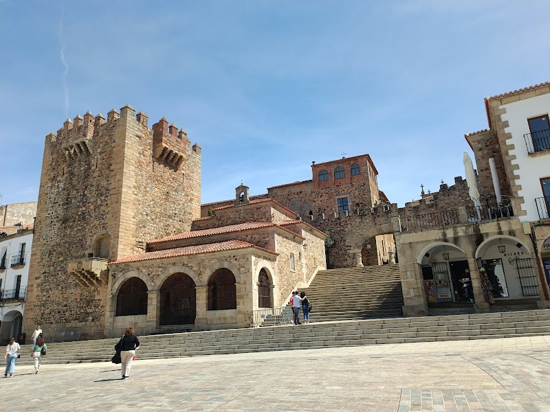 Walk the City Walls and Towers - Cáceres - Spain - booked ai