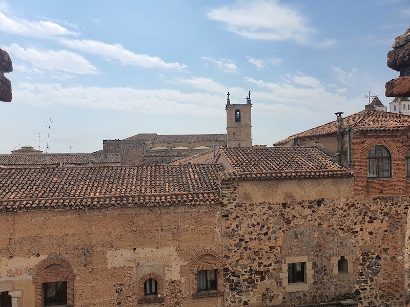 Walk the City Walls and Towers - Cáceres - Spain - booked ai