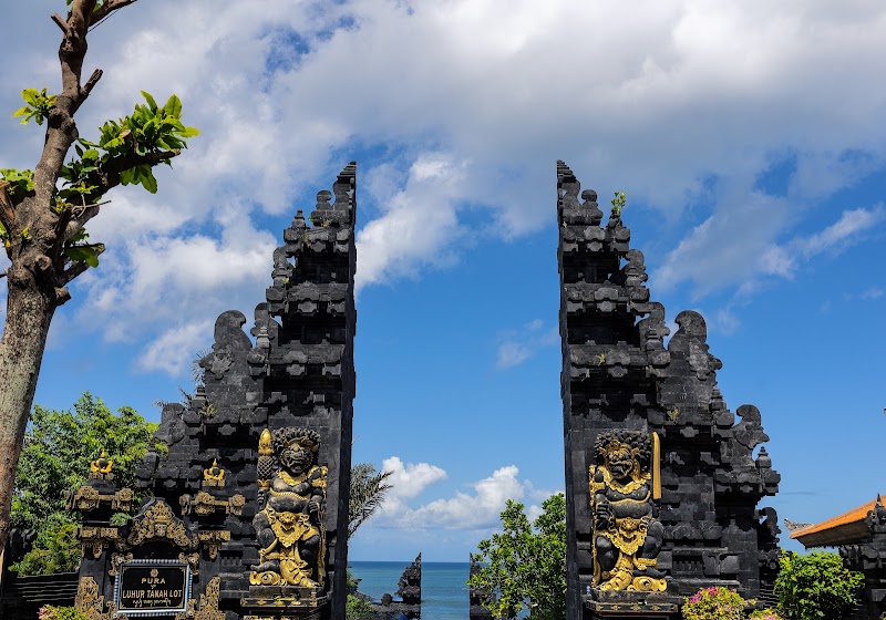 Visiting Tanah Lot Temple at sunset - Tabanan - Indonesia - booked ai
