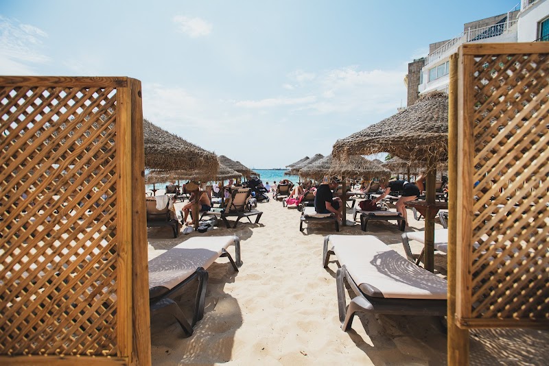 Relax at Praia da Rainha - Cascais - Portugal - booked ai
