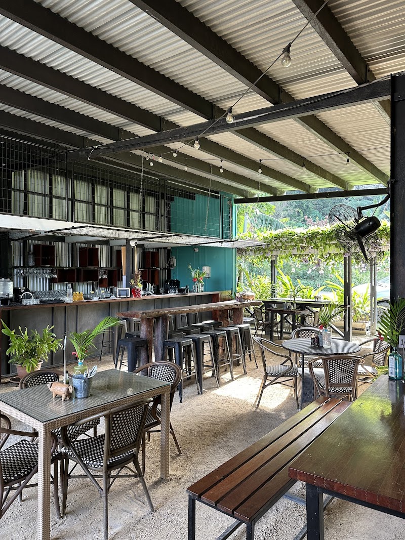 Three Pigs - Port Vila - Vanuatu - booked ai