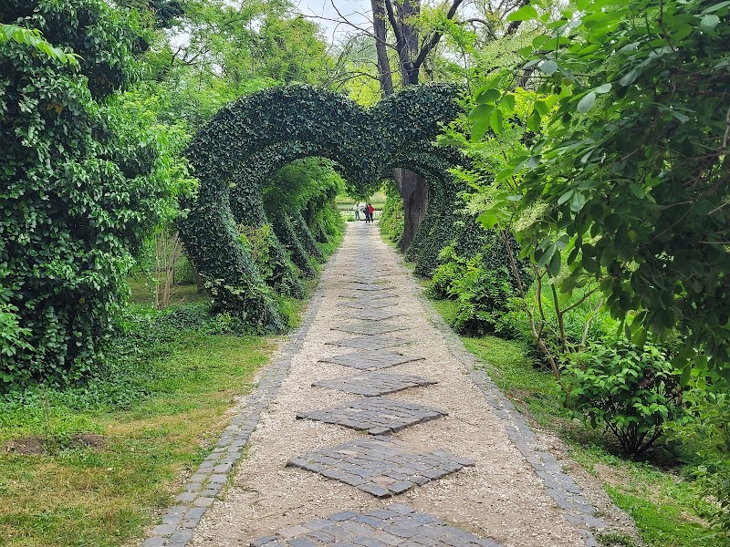 Discover the Craiova Botanical Garden - Craiova - Romania - booked ai