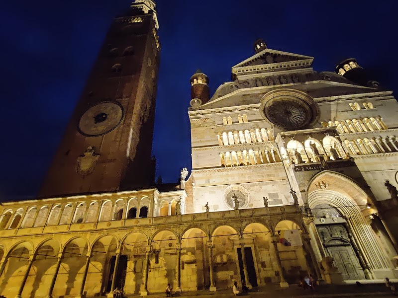 Explore Cremona Cathedral (Cattedrale di Cremona) - Cremona - Italy - booked ai