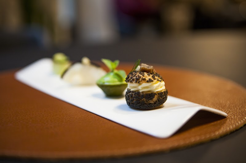 The Market Place - Como - Italy - booked ai