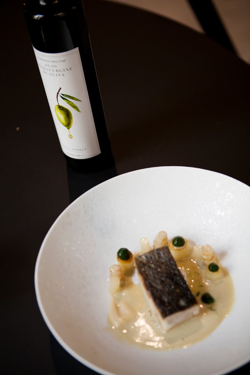 The Market Place - Como - Italy - booked ai