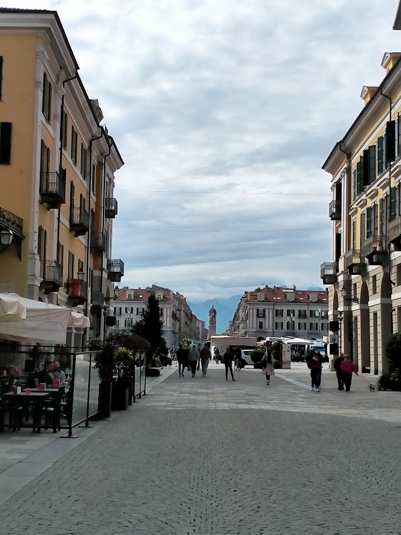 Visit the Piazza Galimberti - Cuneo - Italy - booked ai