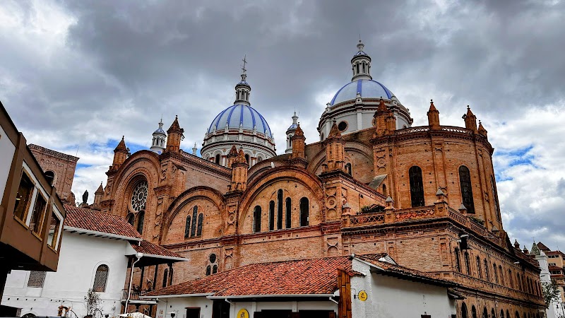 Visit the Cathedral of the Immaculate Conception (New Cathedral) - Cuenca - Ecuador - booked ai