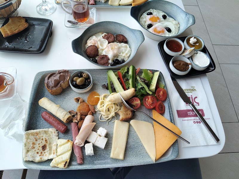 Eziç Peanuts - Girne - Cyprus - booked ai