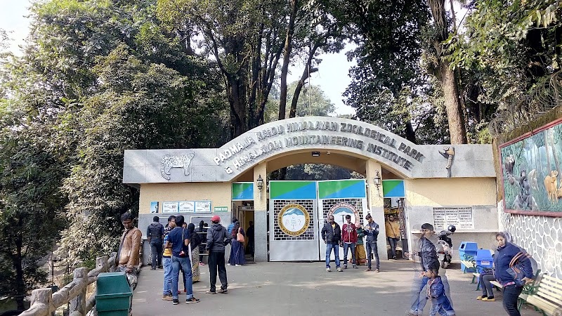 Explore the Himalayan Mountaineering Institute and Zoo - Darjeeling - India - booked ai
