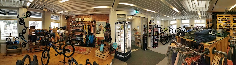 Hiking and Mountain Biking on Davos Trails - Davos - Switzerland - booked ai