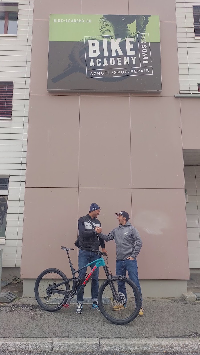 Hiking and Mountain Biking on Davos Trails - Davos - Switzerland - booked ai