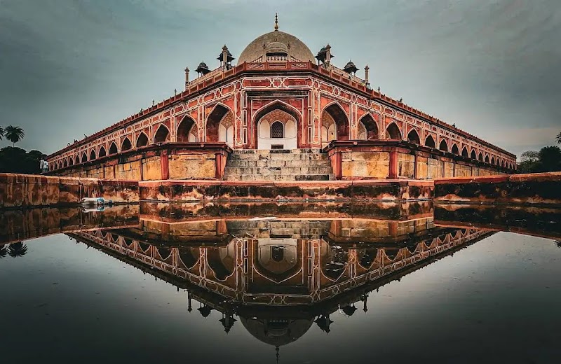Explore Humayun's Tomb - New Delhi - India - booked ai