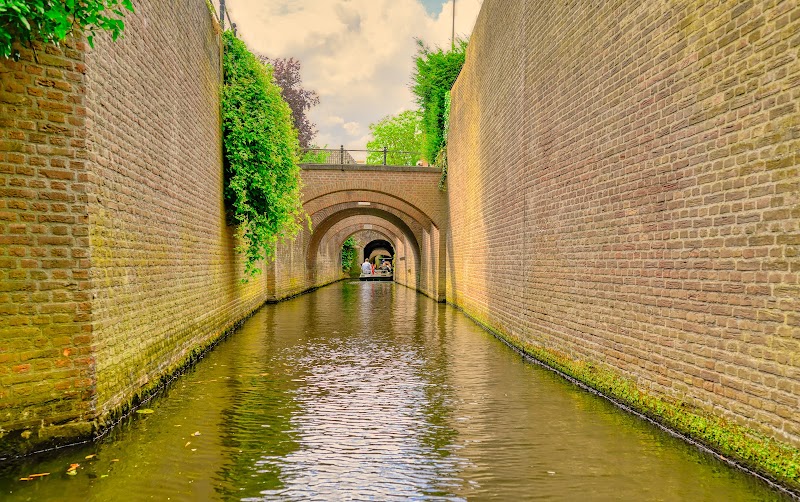 Take a boat tour through the Binnendieze canals - 's-Hertogenbosch - Netherlands - booked ai