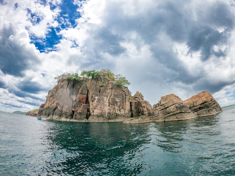 Lovers Leap - Trincomalee - Sri Lanka - booked ai