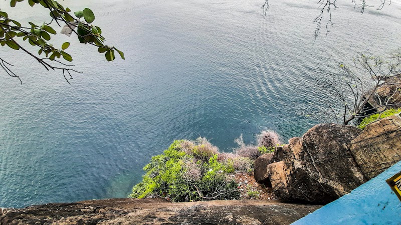 Lovers Leap - Trincomalee - Sri Lanka - booked ai