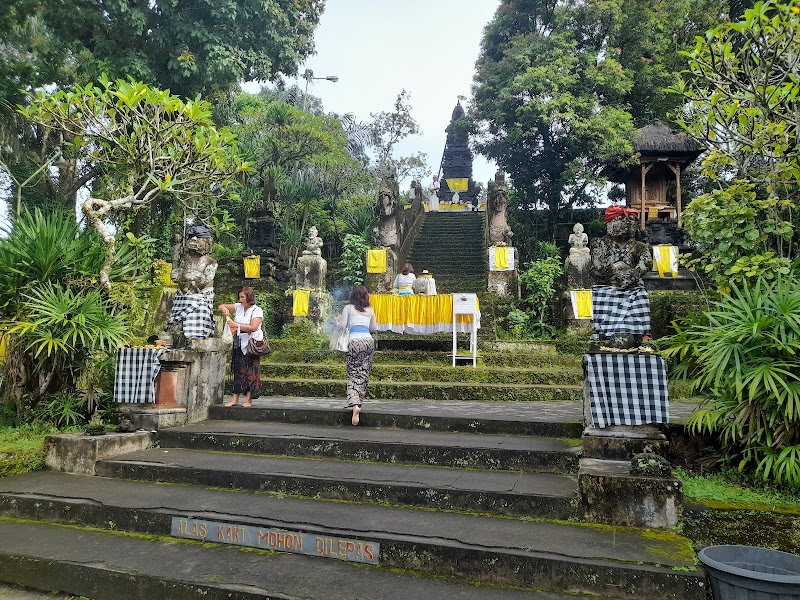 Pura Gunung Sari: A Serene Temple in Bali - West Lombok Regency - Indonesia - booked ai