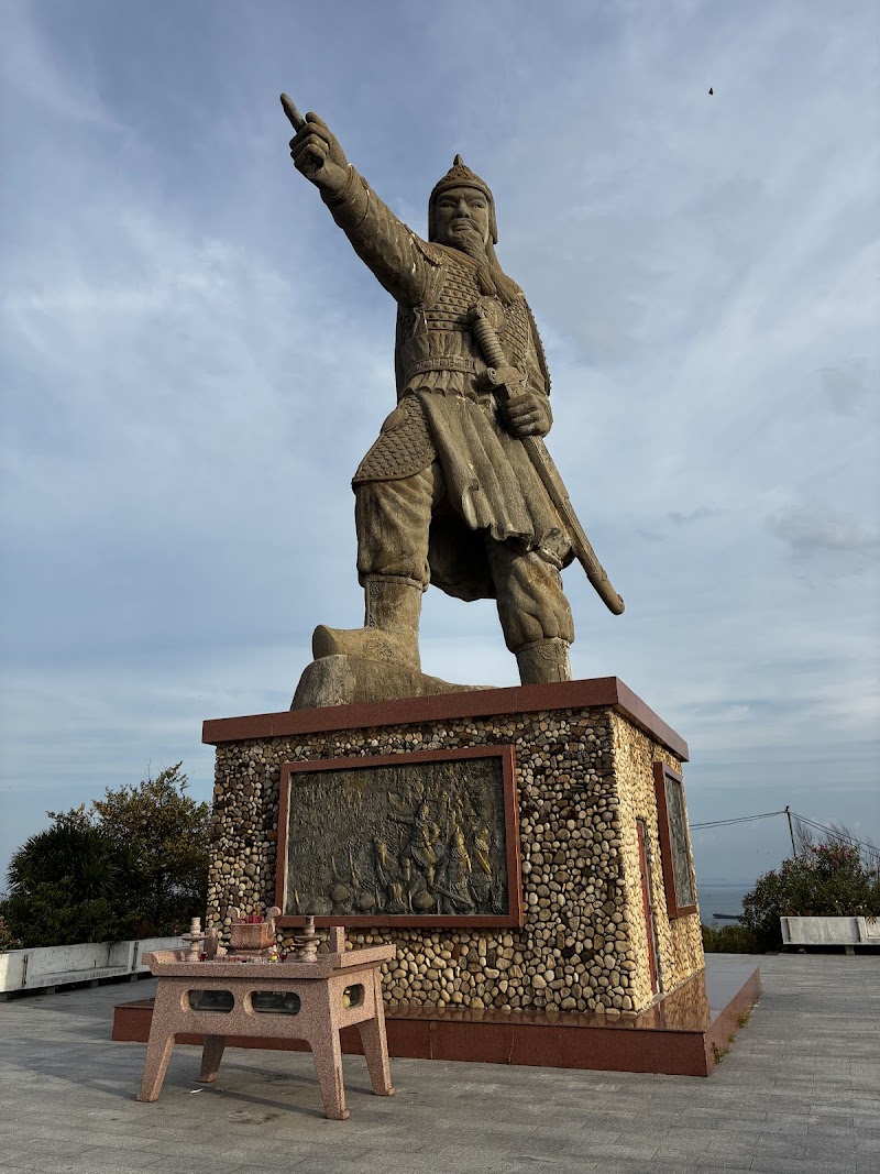 Statue of Tran Hung Dao: A Symbol of Vietnamese Valor - Quy Nhơn - Vietnam - booked ai