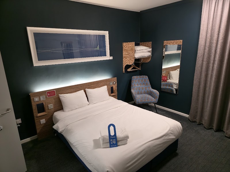 Travelodge Edinburgh Central Waterloo Place - Edinburgh - UK - booked ai