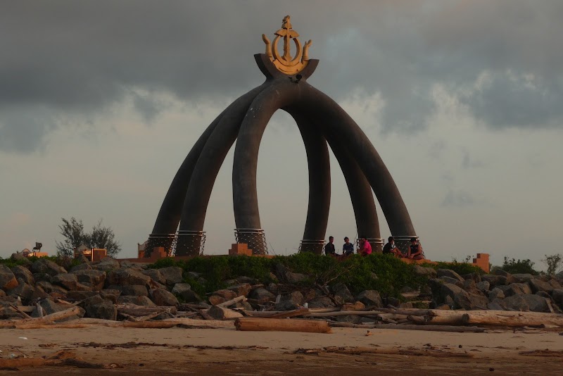 Billionth Barrel Monument - Seria - Brunei - booked ai