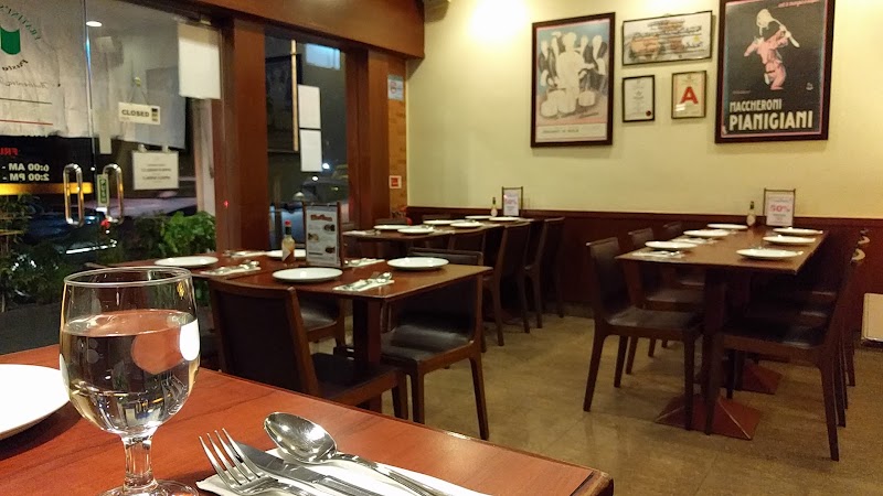 Fratinis - Seria - Brunei - booked ai