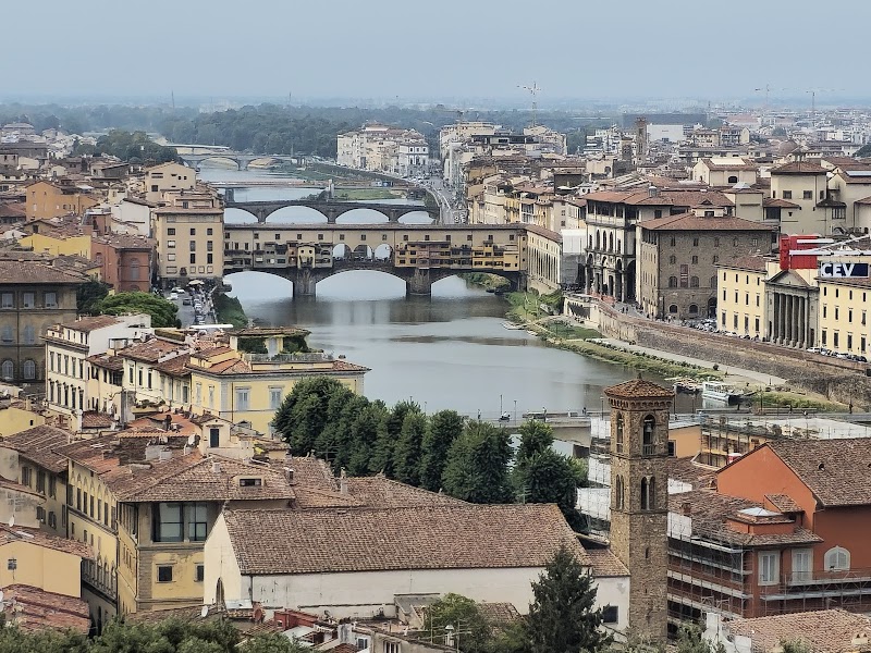 Walk across the Ponte Vecchio - Firenze - Italy - booked ai