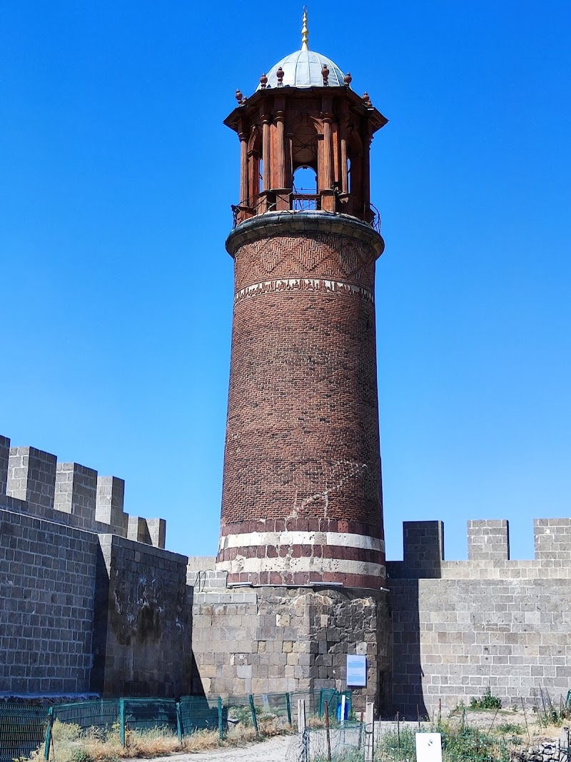 Exploring the Historic Erzurum Castle - Erzurum - Türkiye - booked ai