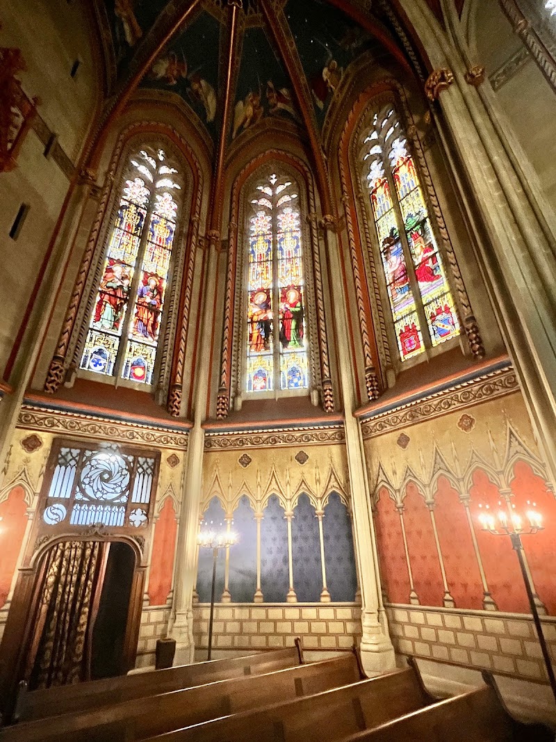 Visit the Old Town and St. Pierre Cathedral - Genève - Switzerland - booked ai