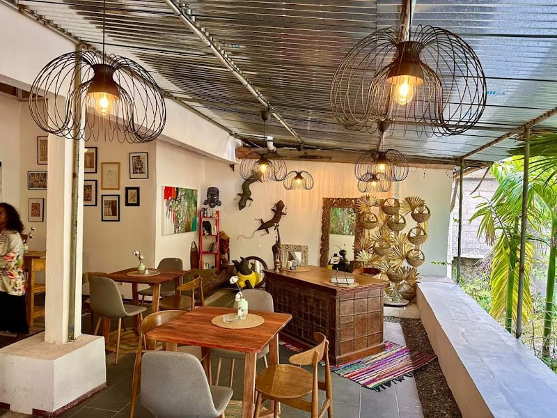 Café Dhow - Moroni - Comoros - booked ai