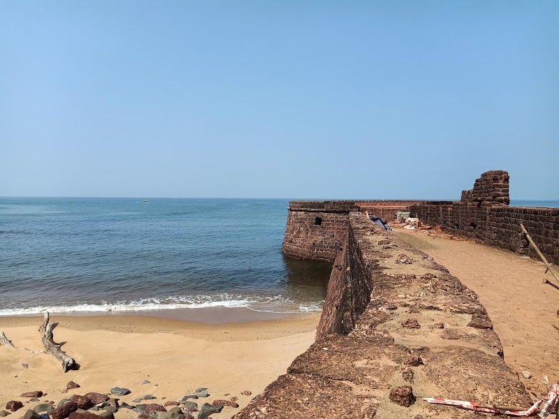 Explore Fort Aguada - Candolim - India - booked ai